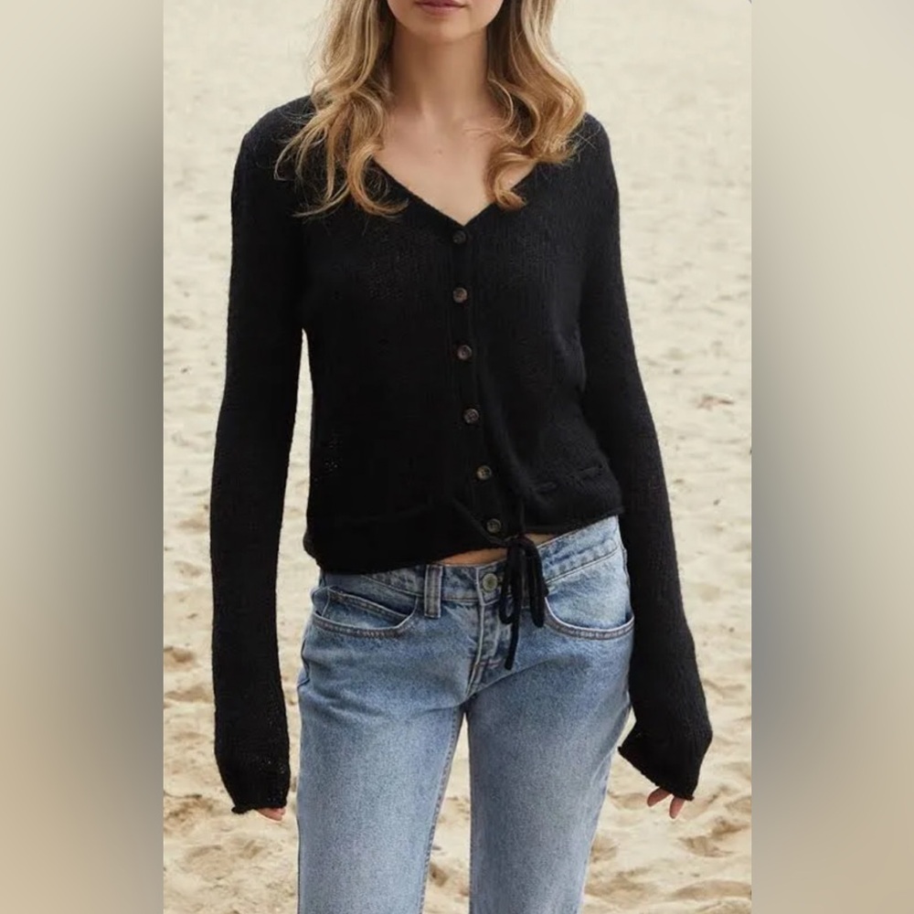 Brandy Melville John Galt Women's Black Button Front Tie
Cardigan